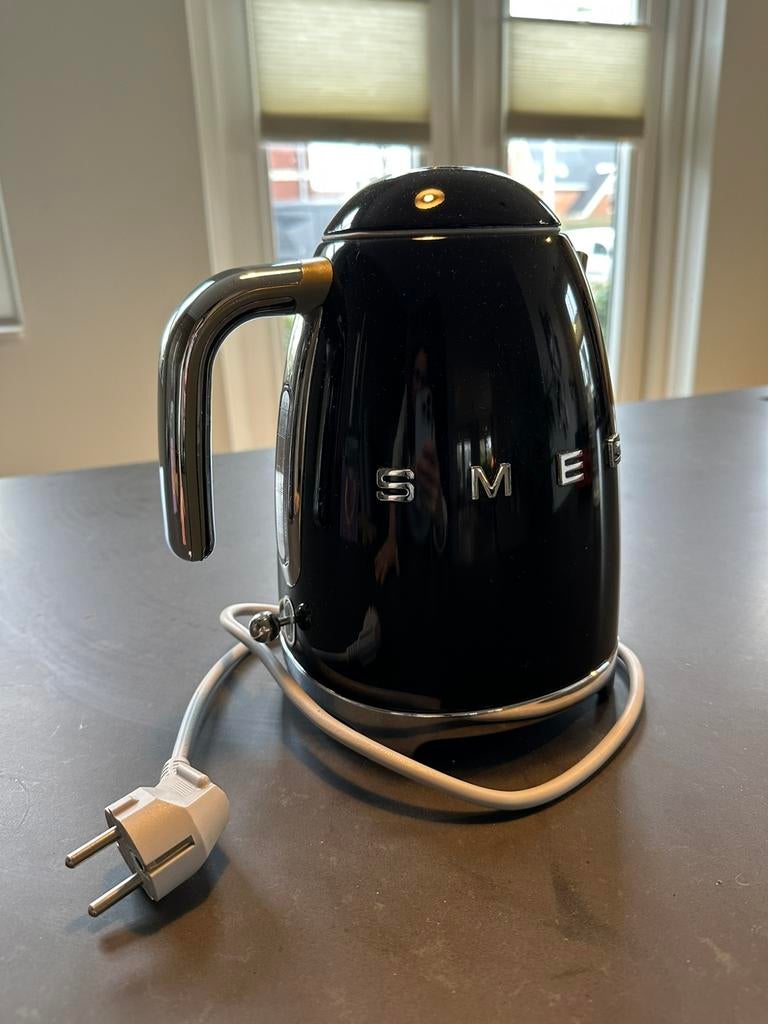 Smeg waterkoker zwart 1.7L, 1 tot 2 liter, Ophalen of Verzenden, Gebruikt