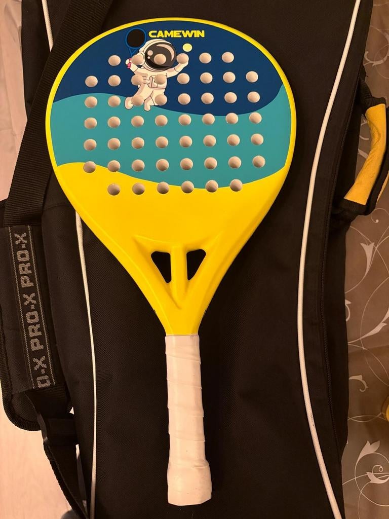 1 nieuw kind padel en 3 gebruikte tennis + mooi tas, Ophalen
