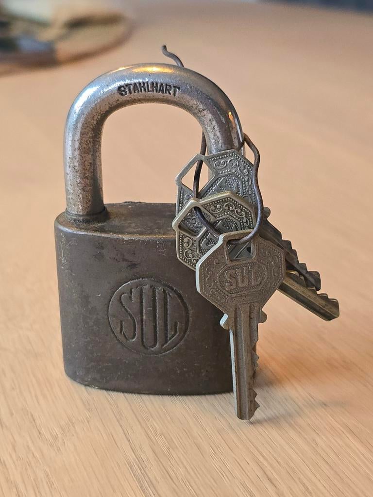 Groot antiek SUL (Germany) slot met 3 originele sleutels €35, Antiek en Kunst, Antiek | Gereedschap en Instrumenten, Ophalen of Verzenden