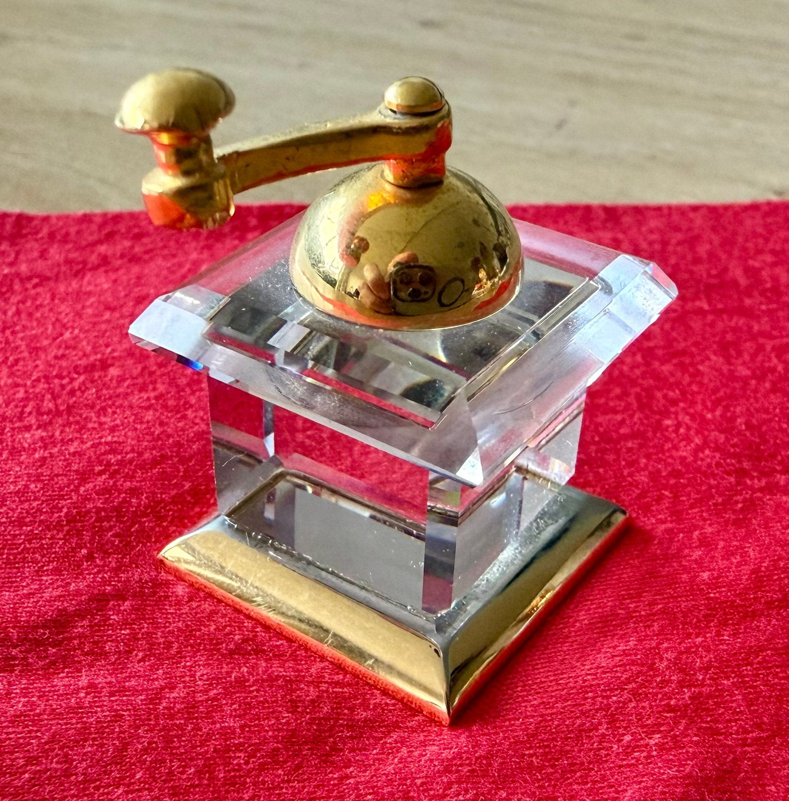 Swarovski mini koffiemolen – Crystal Memories (1998), Verzamelen, Swarovski, Ophalen of Verzenden, Zo goed als nieuw, Figuurtje