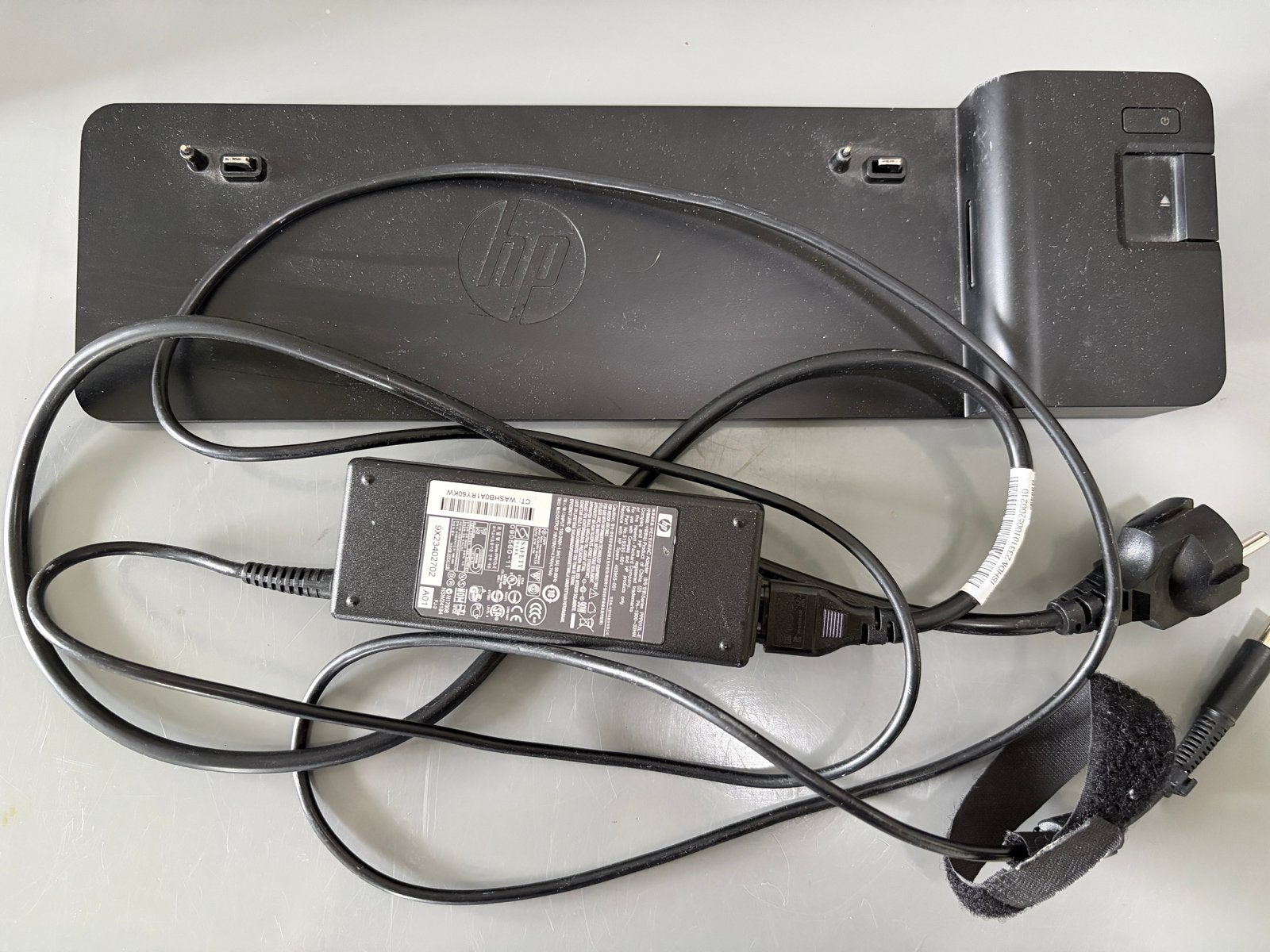 HP Docking Station HP 2013 met Adapter - Zo goed als nieuw, Computers en Software, Laptop-opladers, Ophalen of Verzenden, Zo goed als nieuw