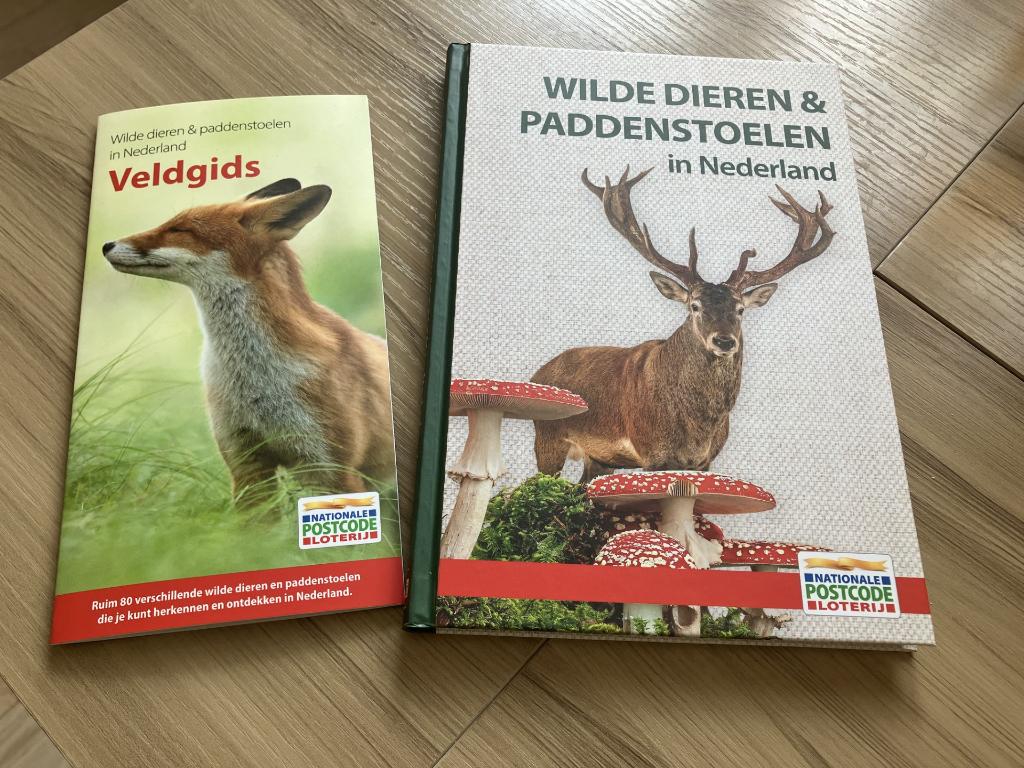 Boek wilde dieren en paddenstoelen in nederland + veldgids, Boeken, Natuur, Ophalen of Verzenden, Nieuw, Natuur algemeen