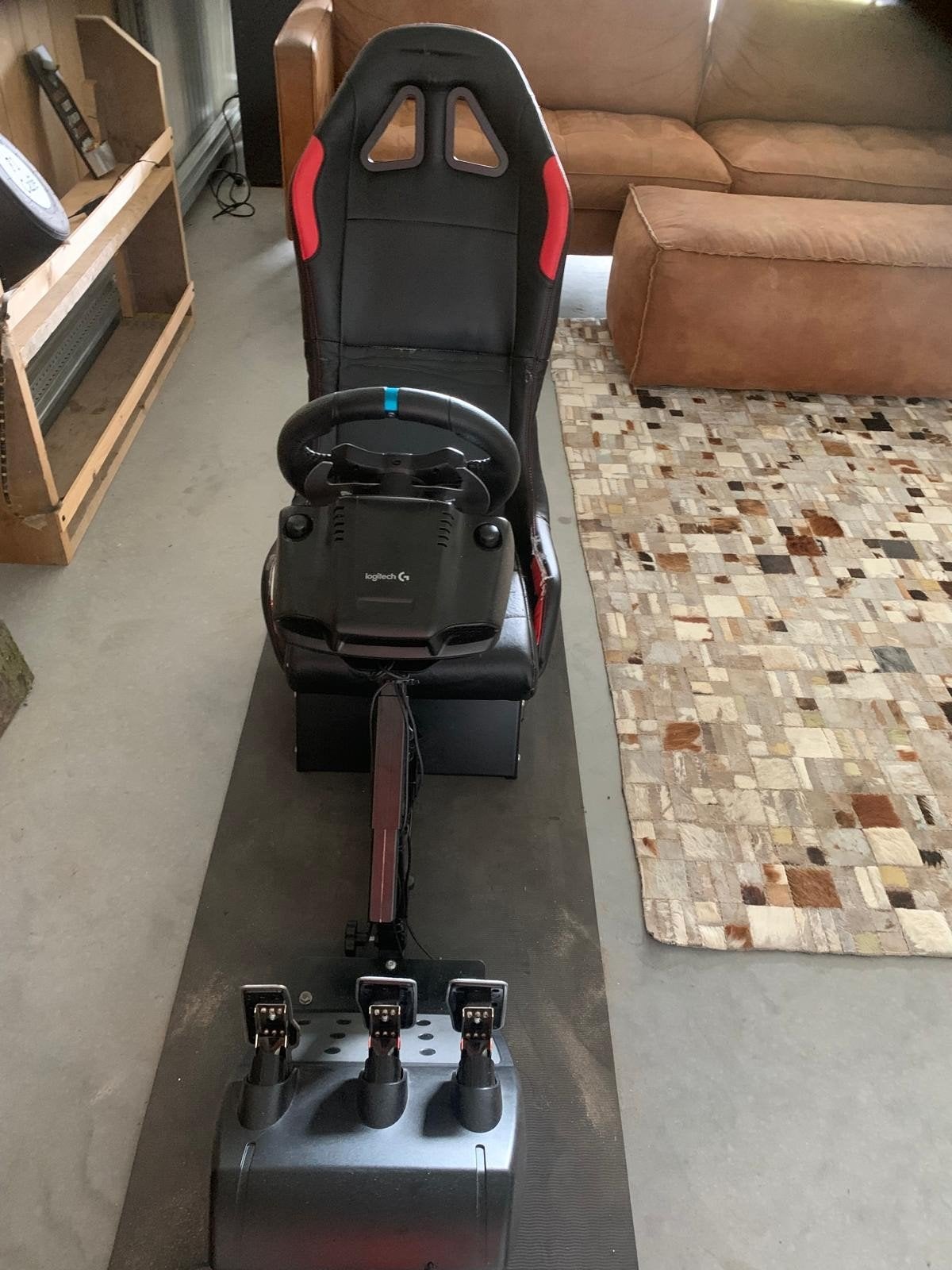 Logitech G29 stuur/pedalen+ RaceStation stoel + Vloermat, Ophalen, Zo goed als nieuw, Stuurtje of Sportattribuut