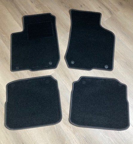 Mattenset voor een Audi A3 Type:8L, Auto-onderdelen, Interieur en Bekleding, Info@schoenek.de, Nieuw, Gabor-Schönek-Straße 1 -5, 93149 Nittenau