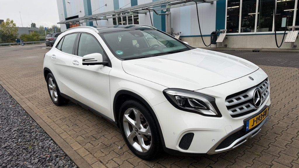 Mercedes-Benz GLA 180 Automaat Perfecte auto!, Dealer onderhouden, Zwart, 4 cilinders, 715 kg