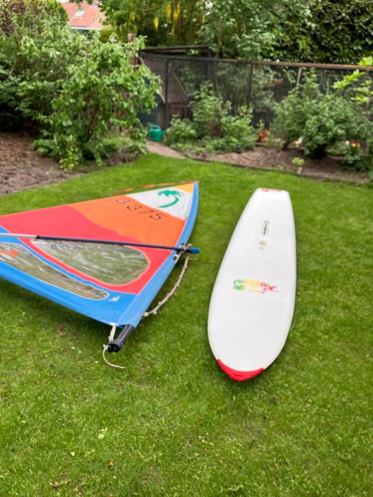 Retro Mistral Kailua windsurfset uit 1980, Watersport en Boten, Windsurfen, 300 cm of meer, Ophalen of Verzenden, Met vin(nen)