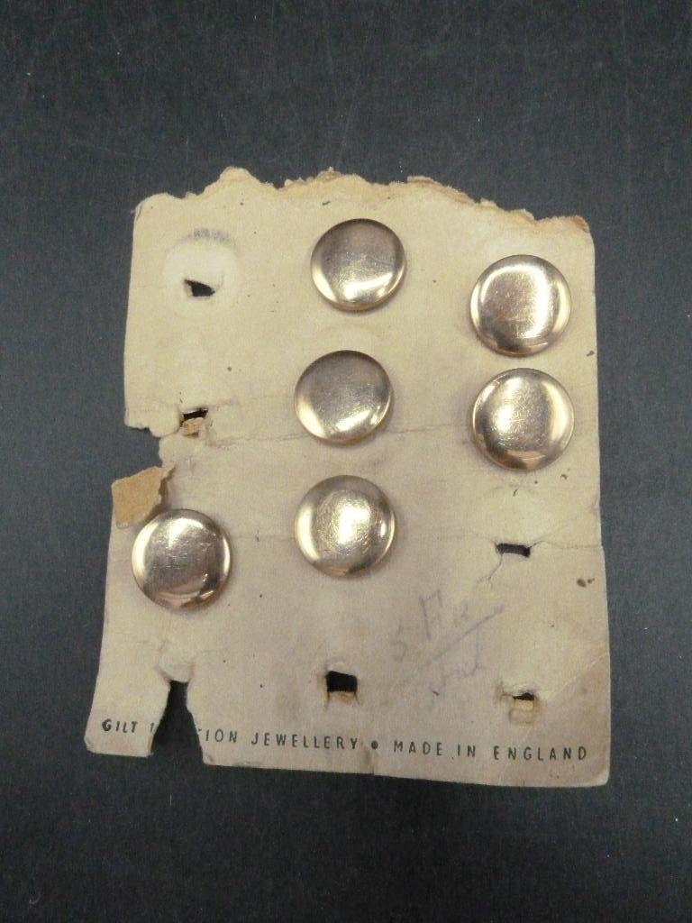 Antieke manchetknopen of boordenknoopjes op kaart, Ophalen of Verzenden, Nieuw, Overige materialen