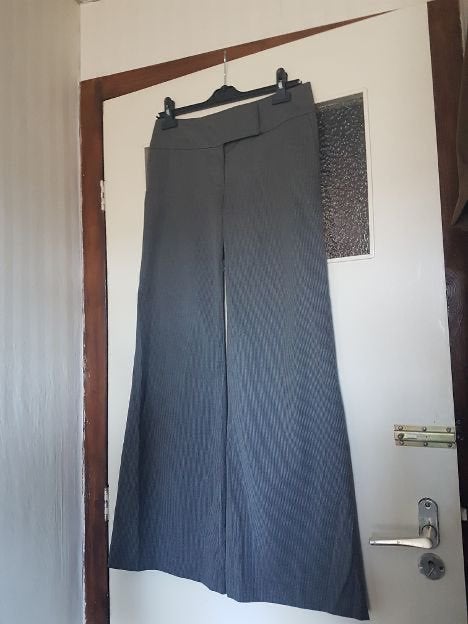 Nette H&M grijze krijtstreep pantalon, wijdere pijpen S 36., H&M, Verzenden, Nieuw, Maat 36 (S)