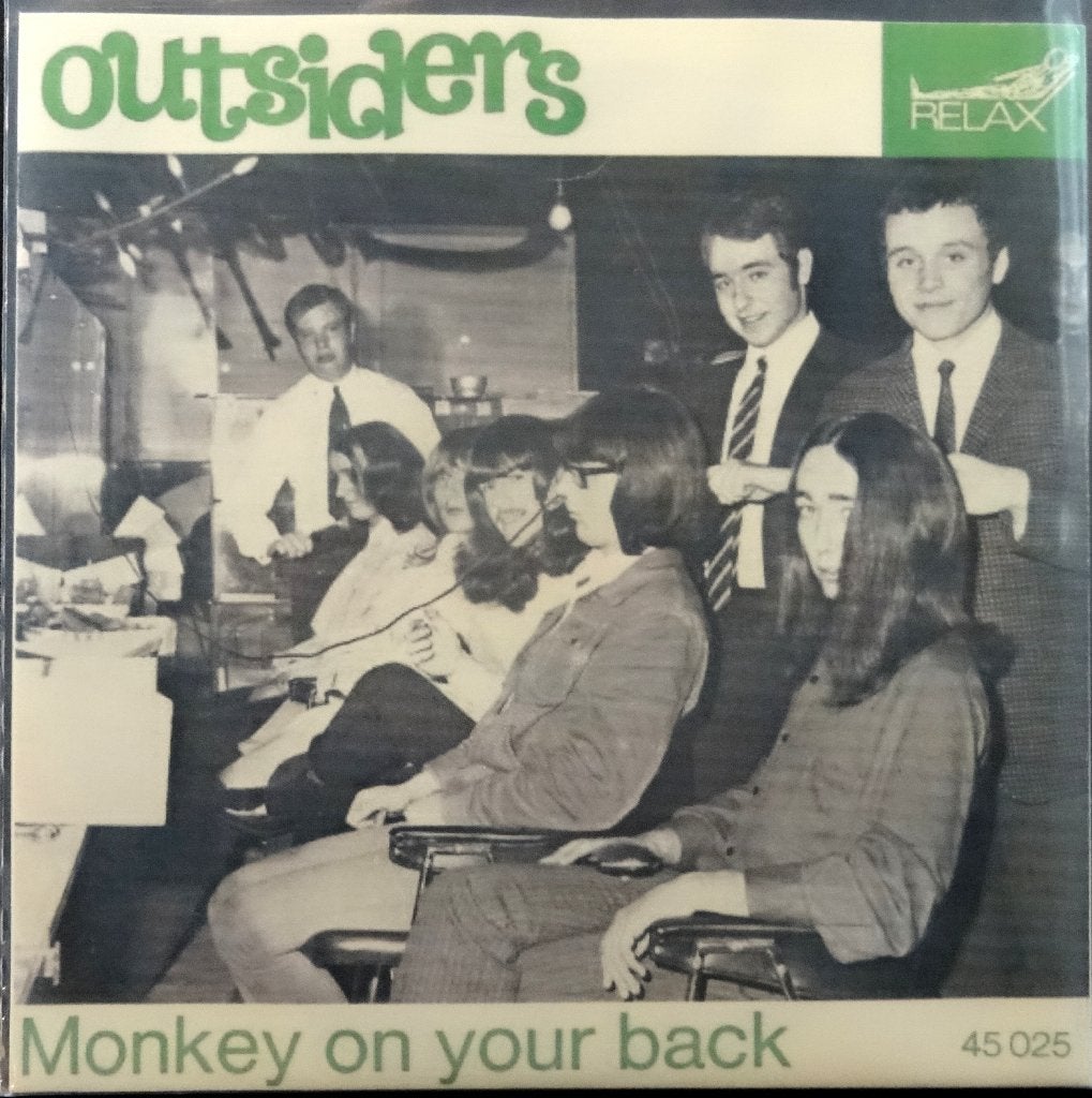 Vinyl single The Outsiders - Monkey on your back - € 4,00, Cd's en Dvd's, Gebruikt, 7 inch, Pop, Beschermende buitenhoes