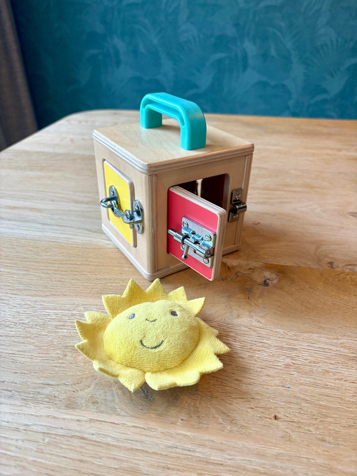 Lovevery Houten Activiteiten Kubus met Slotjes en Zonnetje, Ophalen, Zo goed als nieuw, Overige typen