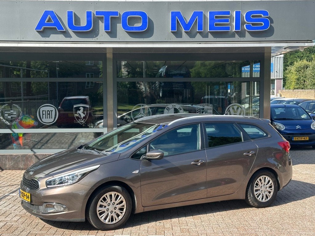 Kia CEED 1.6 GDI Comfortline Airco Cruise Telefoon Trekhaak, Voorwielaandrijving, Euro 5, 135 pk, Gebruikt