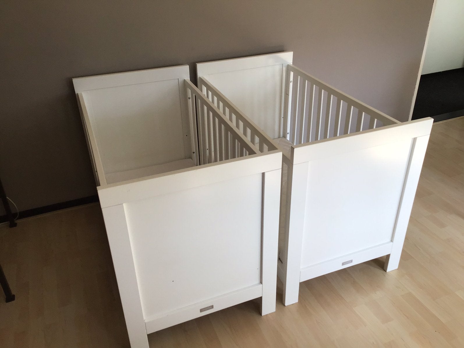 Twee identieke ledikantjes (Bopita), Kinderen en Baby's, Ophalen, Zo goed als nieuw, Jongetje of Meisje