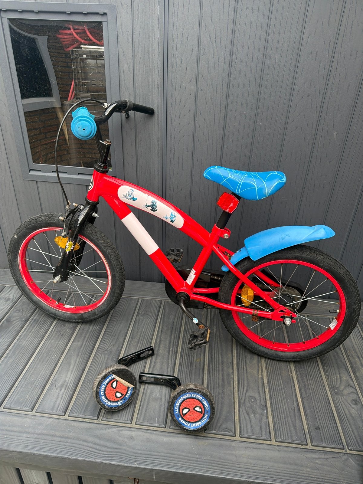 Kinderfiets Rood met Zijwieltjes - Spiderman Thema, Fietsen en Brommers, Terugtraprem, Zijwieltjes, Gebruikt, Td@kubbinga.nl