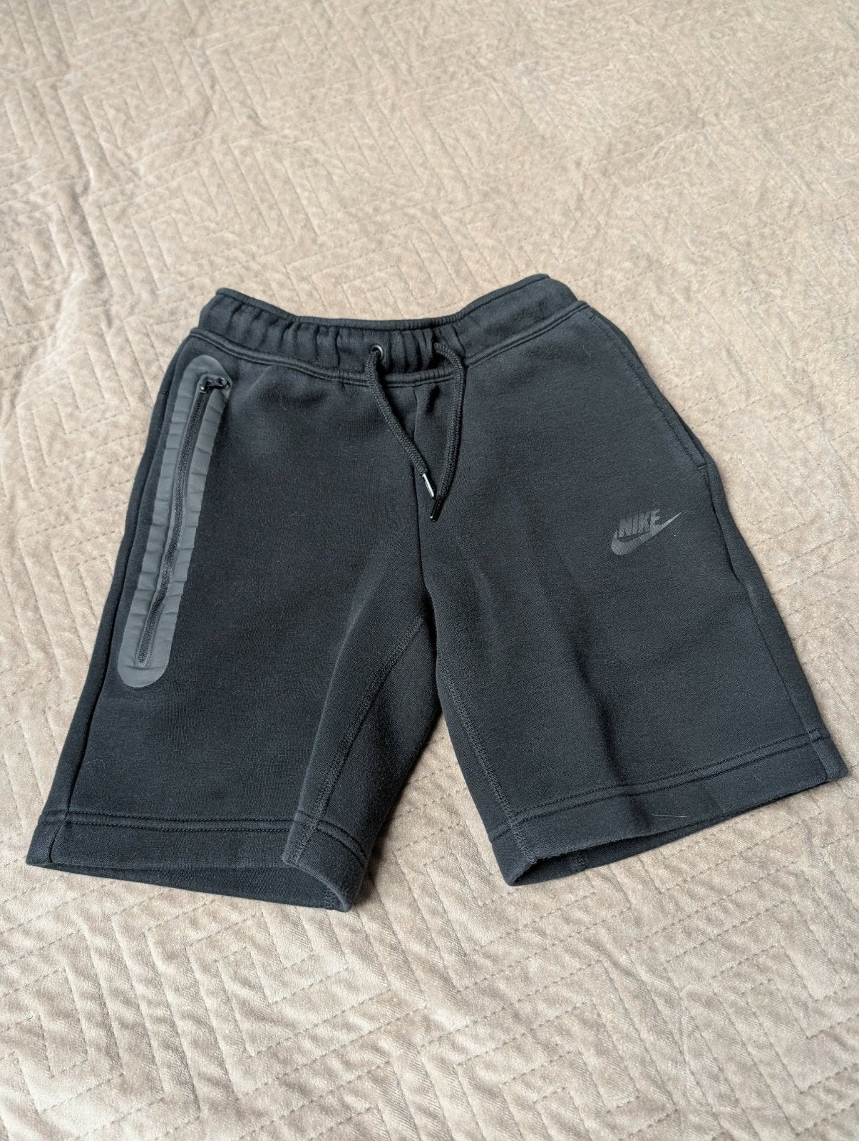 Nike Tech Fleece short – maat M - 137 - 147, Ophalen of Verzenden, Jongen of Meisje, Broek