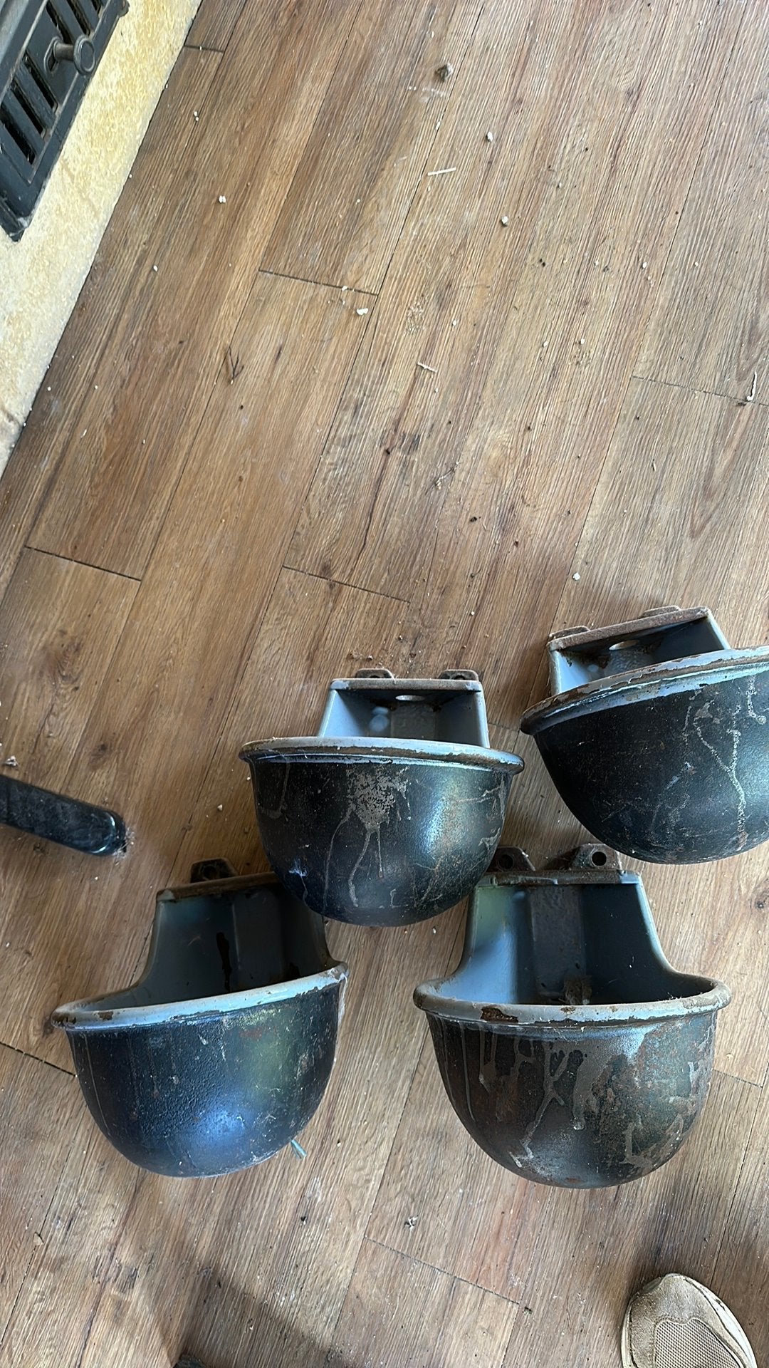 4 wandlampen gemaakt van oude stalen drinkbakken, Overige materialen, Gebruikt, Zwart, E14 (klein)