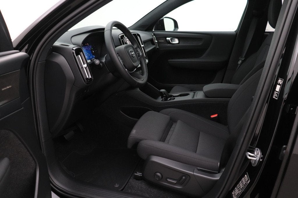 Volvo EX40 Single Motor Extended Range Plus Black Ed. 82 kWh, Auto's, Volvo, Automaat, Gebruikt, 252 pk, Zwart