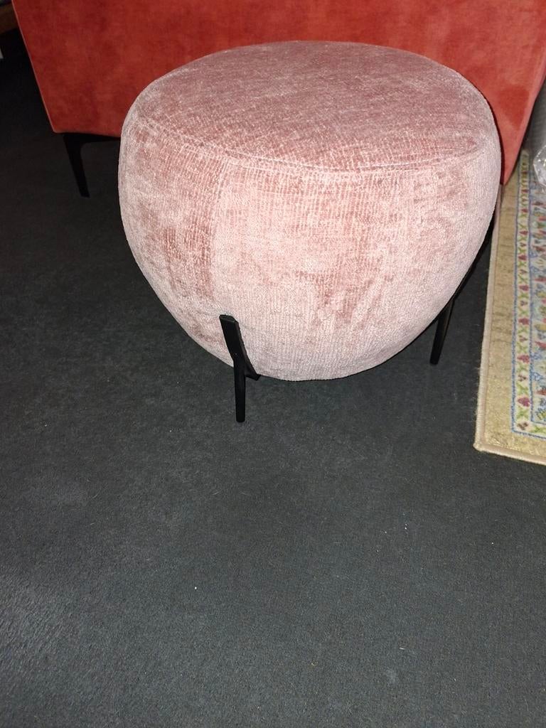 Roze poef met metalen poten, 50 tot 75 cm, Ophalen of Verzenden, Zo goed als nieuw, Ovaal