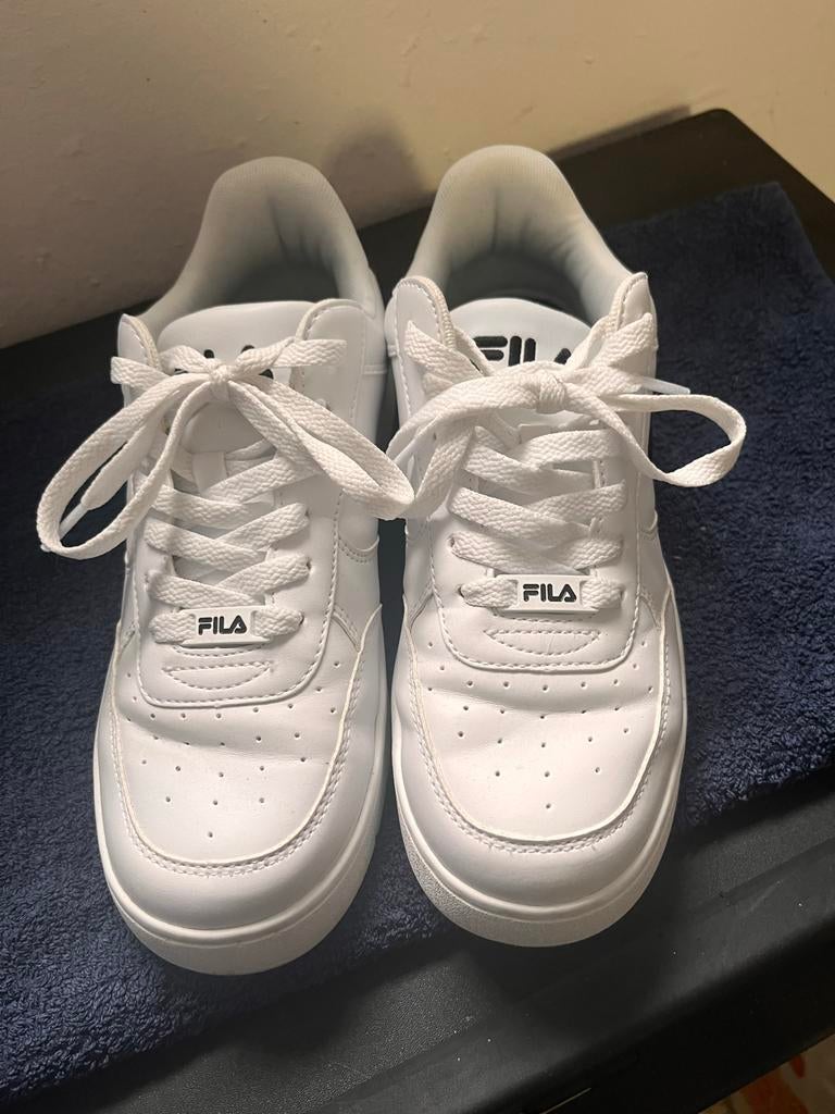 Witte Fila Sneakers Maat 39, Ophalen, Wit, Sneakers of Gympen, Zo goed als nieuw