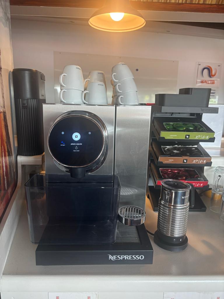 Nespresso Proffesional, Overige modellen, Ophalen of Verzenden, Zo goed als nieuw, 1 kopje