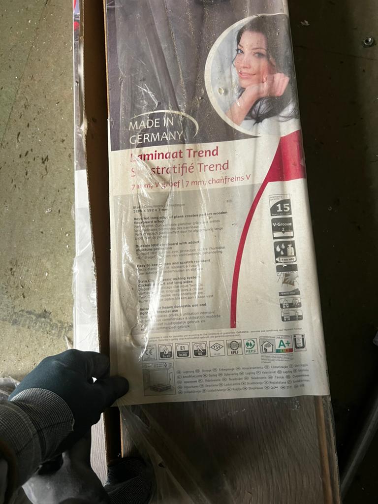 2 pakken kliklaminaat, Ophalen, 50 tot 150 cm, Nieuw, 10 tot 30 cm