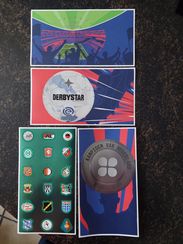 4 verschillende XXL plus voetbal stickers, Verzamelen, Plus, Ophalen of Verzenden