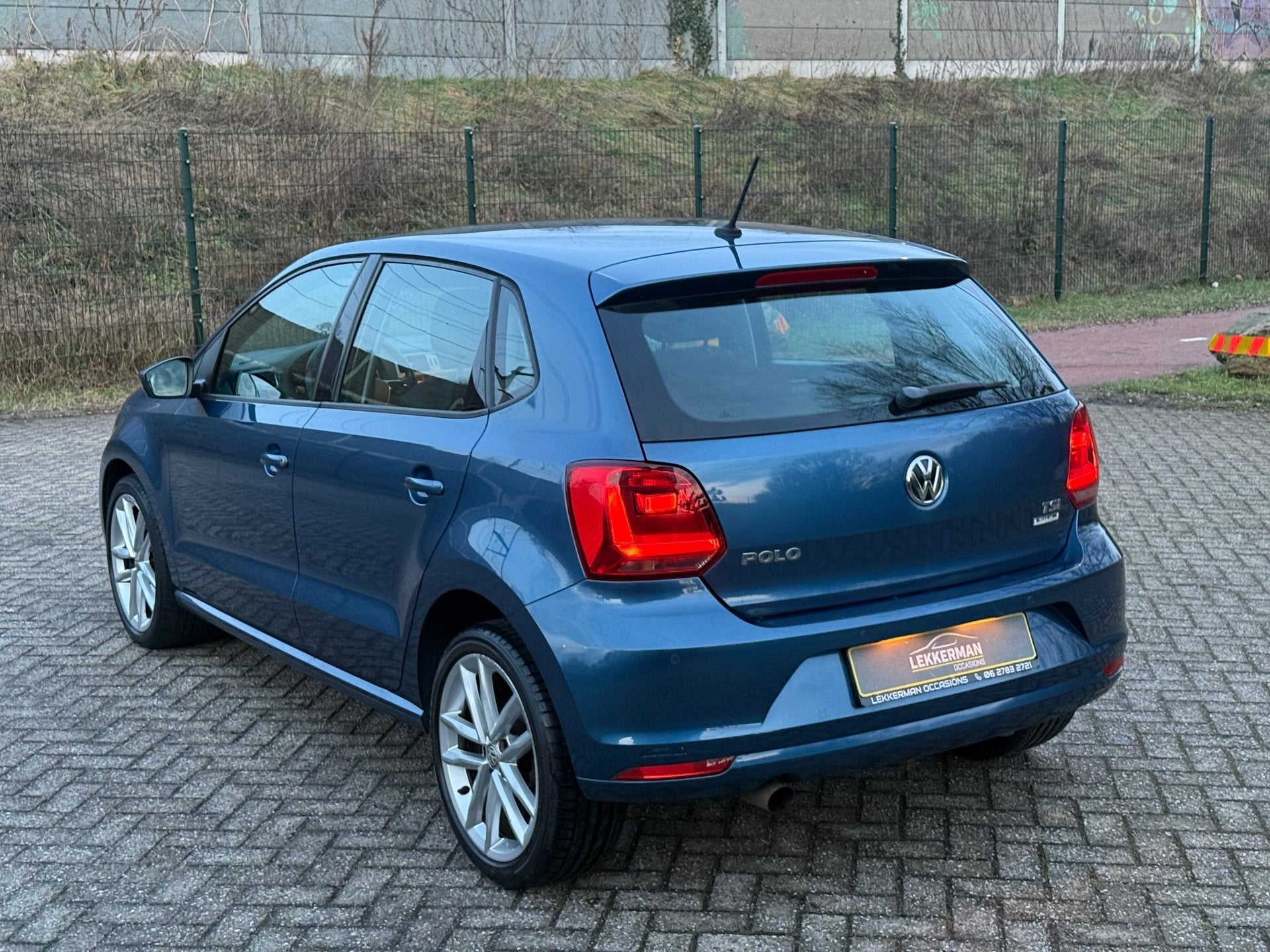 Volkswagen Polo 1.2 TSI Highline 110PK I 6BAK I ZEER MOOI I, Gebruikt, 4 cilinders, Blauw, Origineel Nederlands