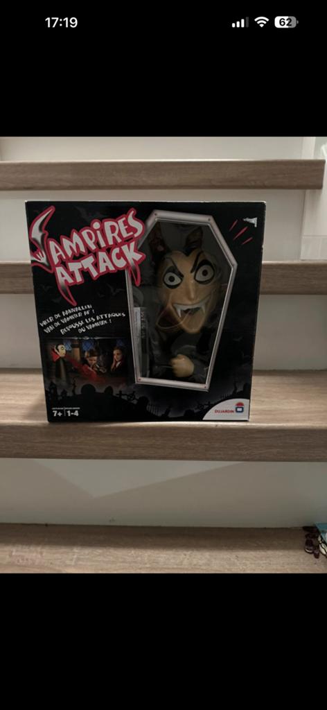 Vampire attack, Drie of vier spelers, Ophalen of Verzenden, Zo goed als nieuw