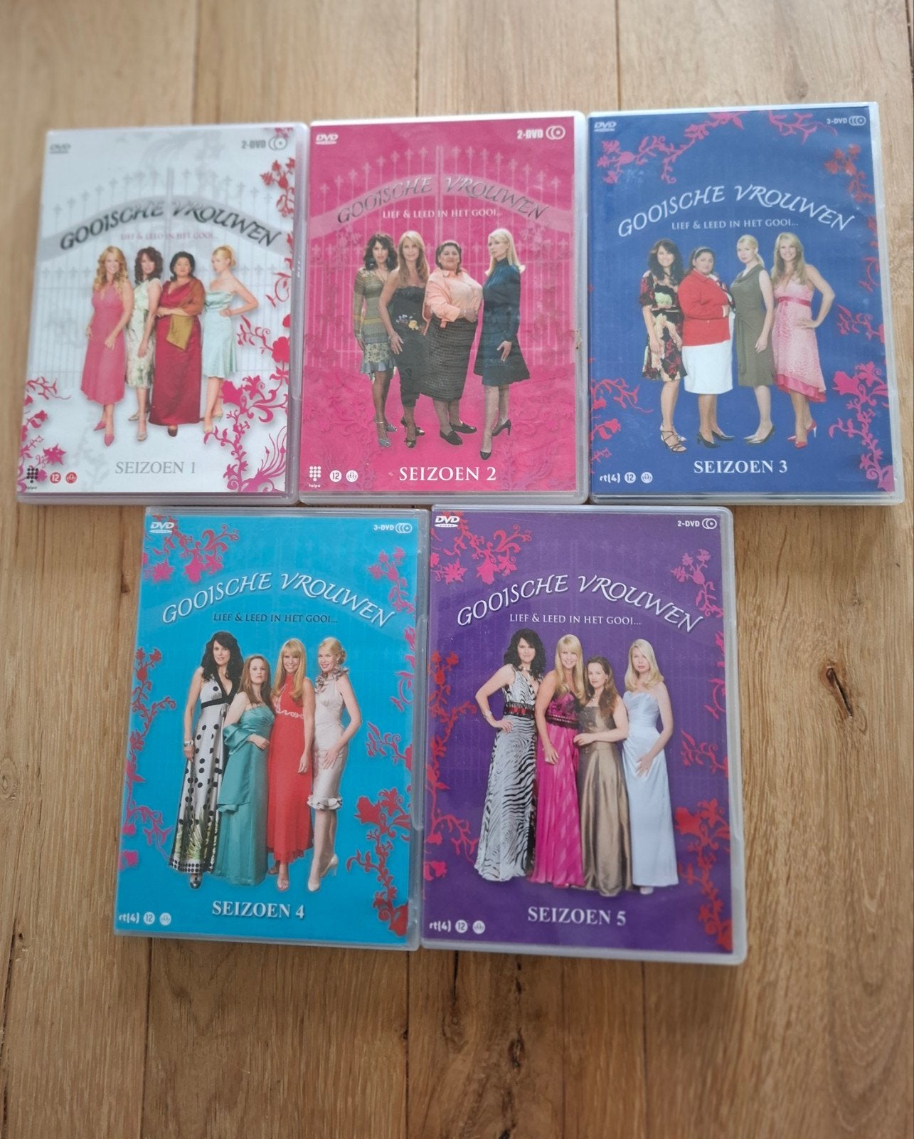 Gooische Vrouwen - Complete Serie DVD Box (Seizoen 1-5), Nederlands, Zo goed als nieuw, Komedie, Vanaf 12 jaar