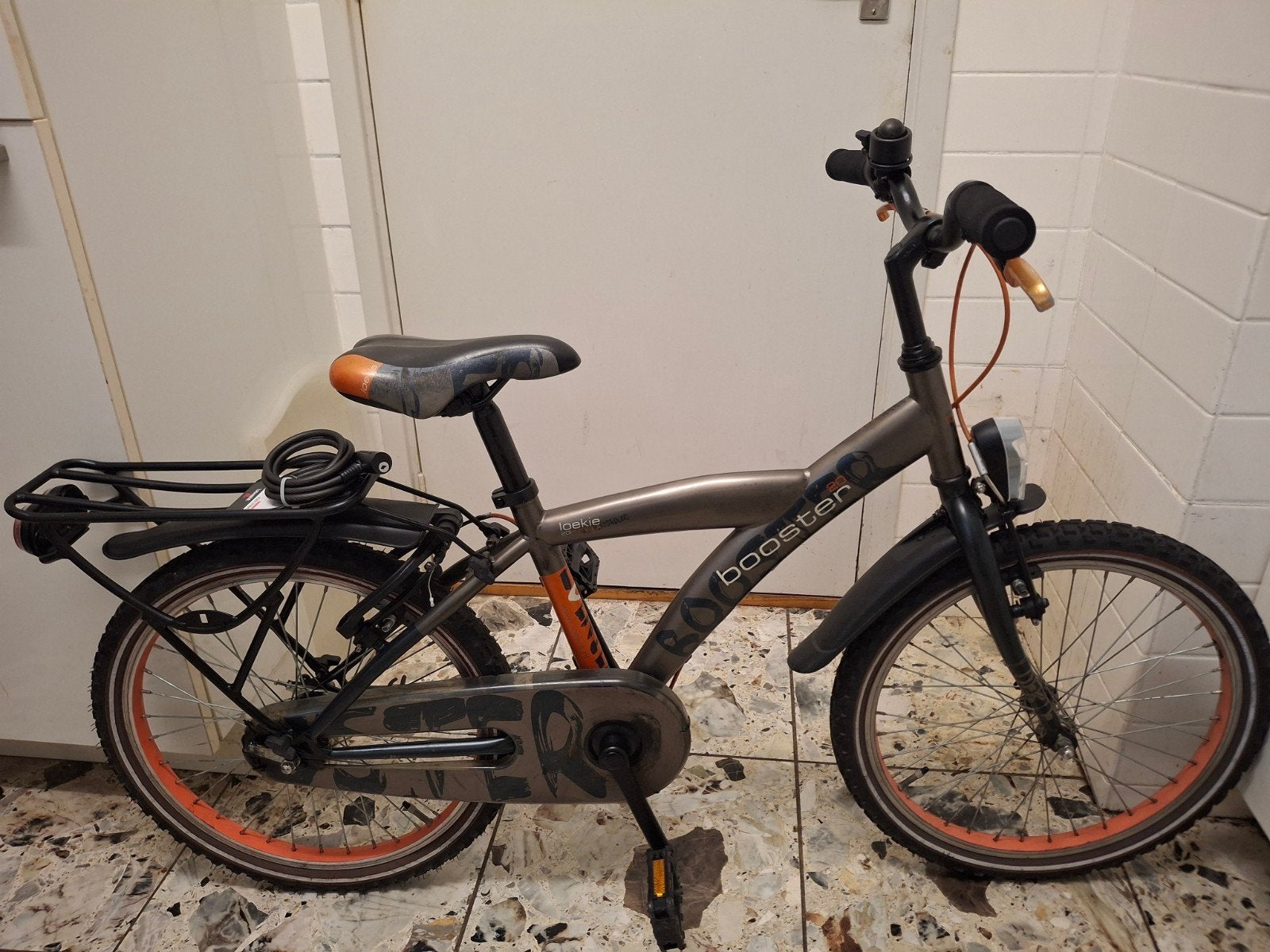 Booster Loekie 20 inch jongensfiets
B merk van batavus snake, Fietsen en Brommers, Ophalen of Verzenden, Gebruikt, 20 inch of meer
