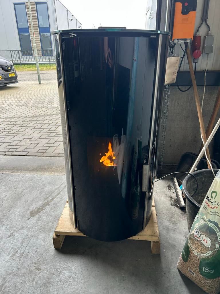 Pelletkachel Kalor CV 18 kW, Huis en Inrichting, Kachels, Ophalen, Gebruikt, Pelletkachel, Vrijstaand