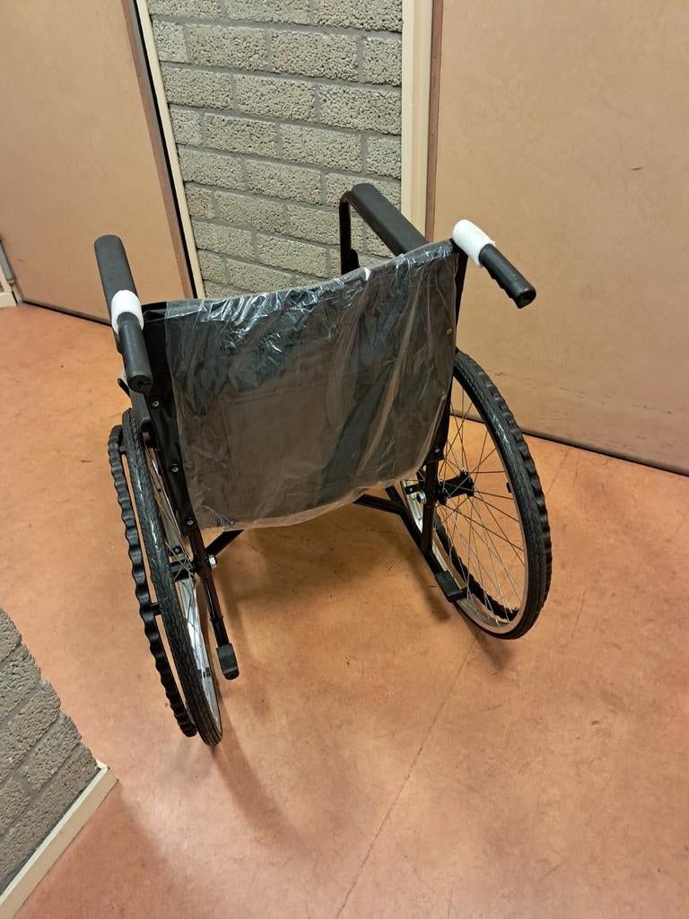 Foto 3 van Handzame lichtgewicht rolstoel, 1 maand gebruikt
