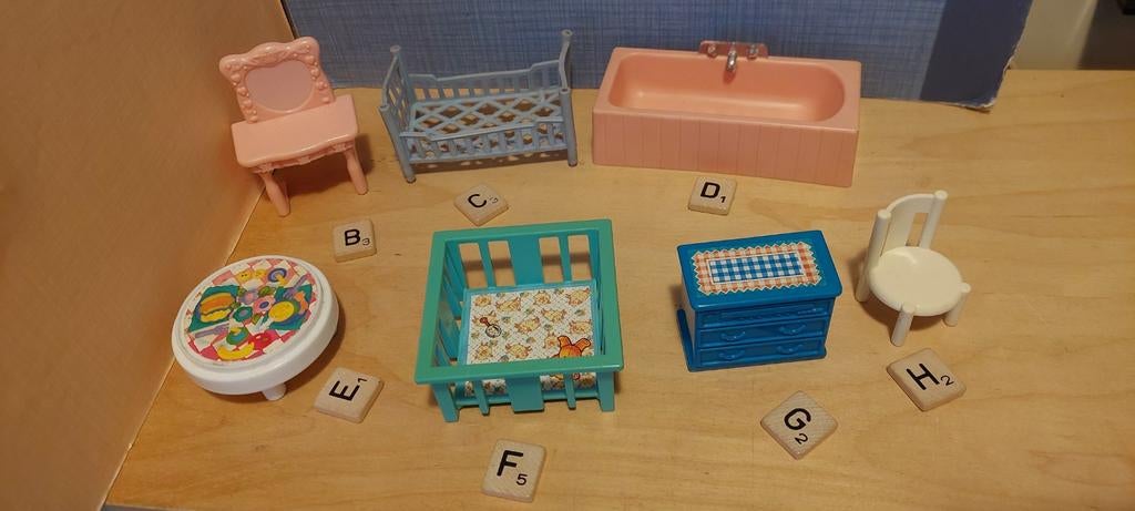 Meubeltjes per stuk voor poppenhuis, Ophalen of Verzenden, Zo goed als nieuw, Poppenhuis