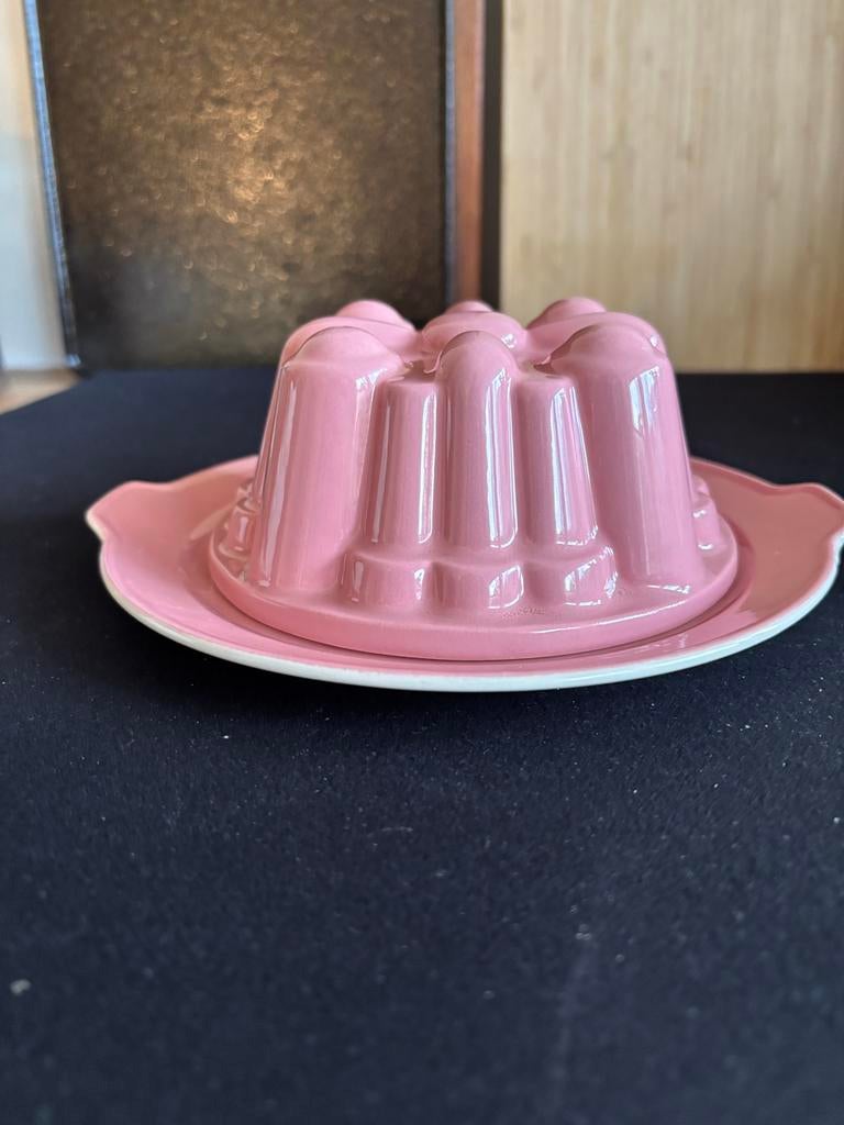P. Regout Puddingvorm Pastel Rose Gaaf, Antiek en Kunst, Ophalen of Verzenden