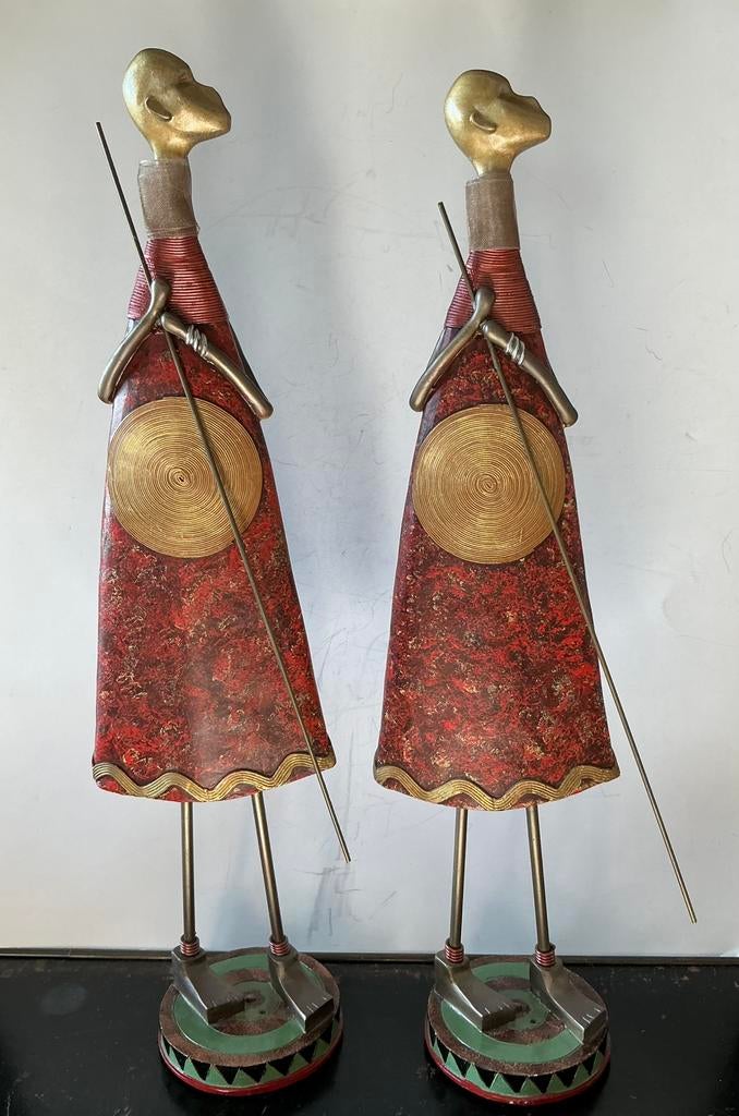 2 Stylistische Keniaanse Masai krijgers met hun rode kleding, Ophalen of Verzenden, Zo goed als nieuw, Dier