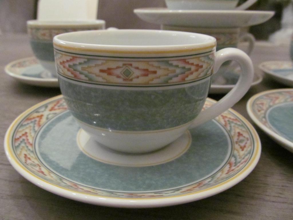 6 Wedgwood Aztec Home Espresso Kop en Schotels, Keramiek, Ophalen of Verzenden, Zo goed als nieuw, Wedgwood