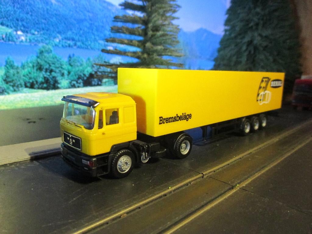 MAN F90 met volumetrailer - Herpa Dunlop Motorsport F1 / DTM, Ophalen of Verzenden, Gebruikt, Bus of Vrachtwagen, Herpa