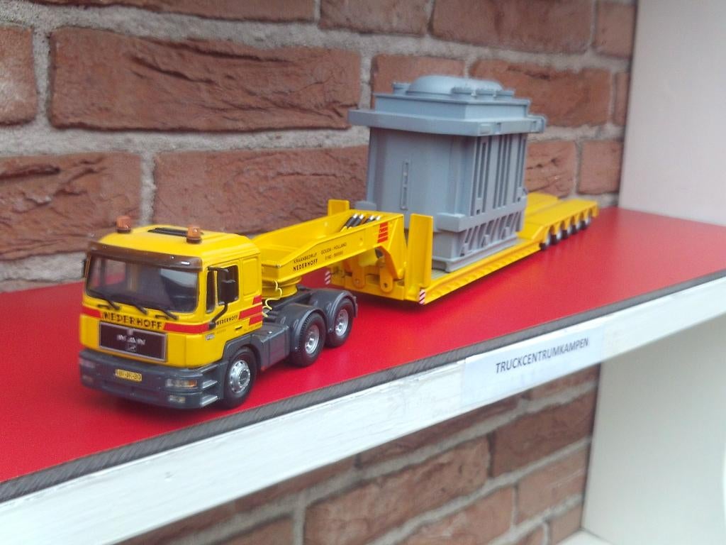 Corgy  Man  6 x 4  met  oplegger  van  Nederhoff