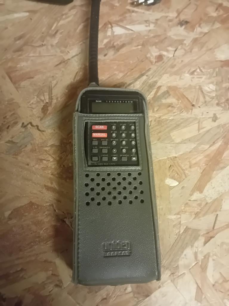 Hierbij bied ik aan een politiescanner en twee handskenners, Telecommunicatie, Scanners, Ophalen of Verzenden