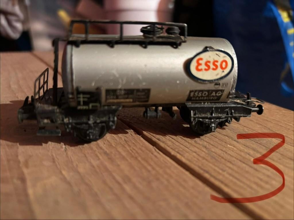 Trix Express of Märklin H0 'Esso' ketelwagen modeltrein, Wisselstroom, Gebruikt, Wagon, Ophalen of Verzenden
