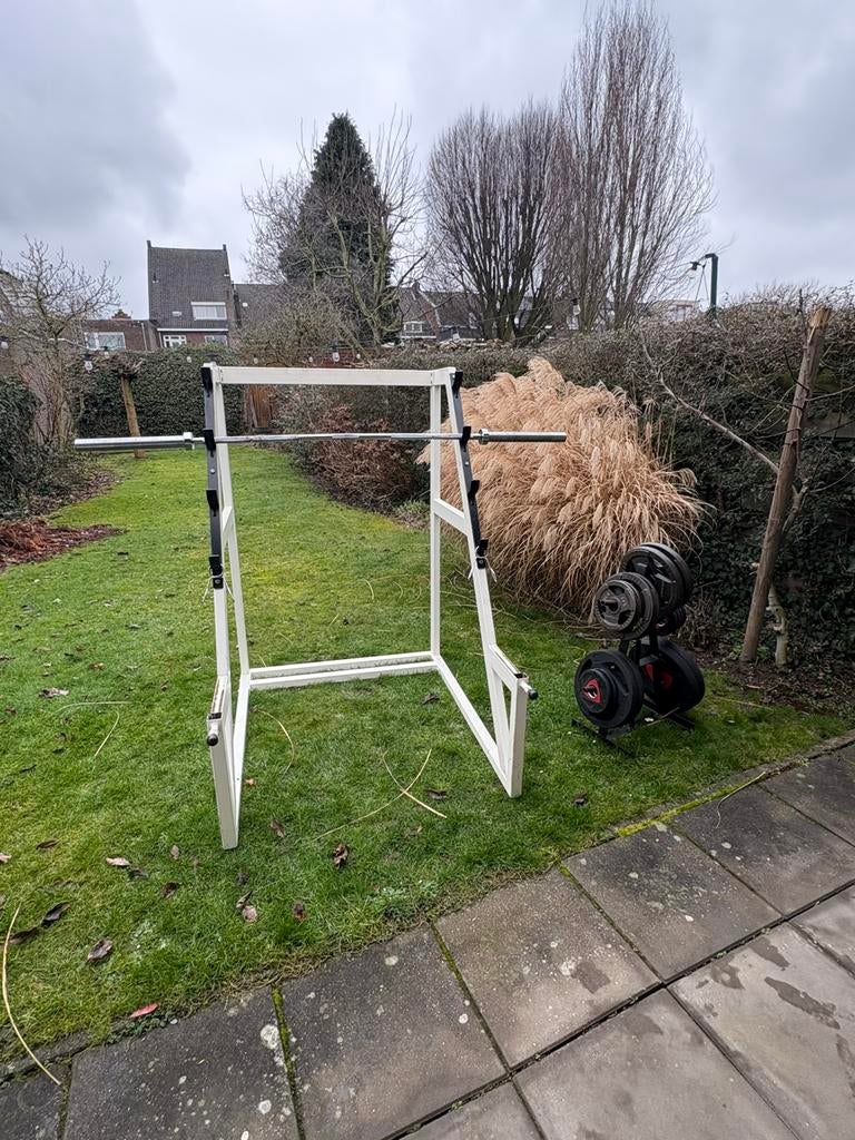 Power rack met barbell, gewichten en halterschijvenrek., Sport en Fitness, Ophalen, Gebruikt, Metaal, Krachtstation