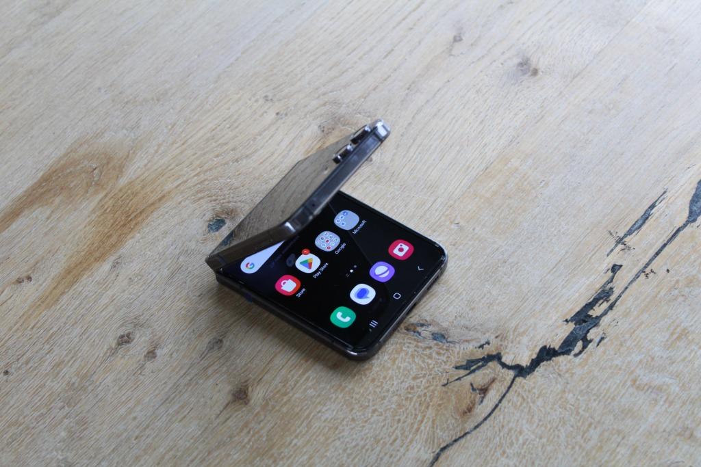 Samsung Galaxy Z Flip5 - 512GB - Dual Sim - Graphite, Zwart, Touchscreen, Refurbished, Zonder simlock