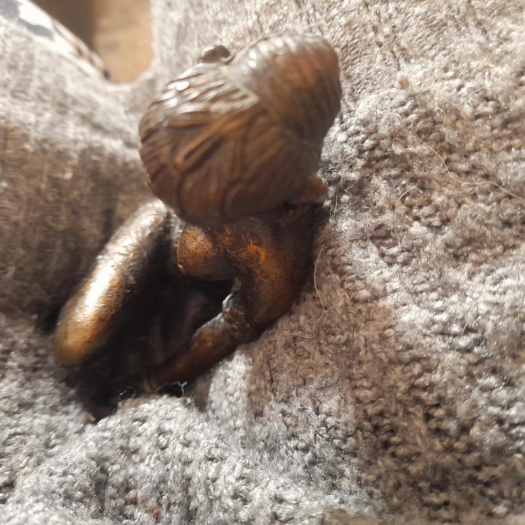 Bronzen godin, Verzenden