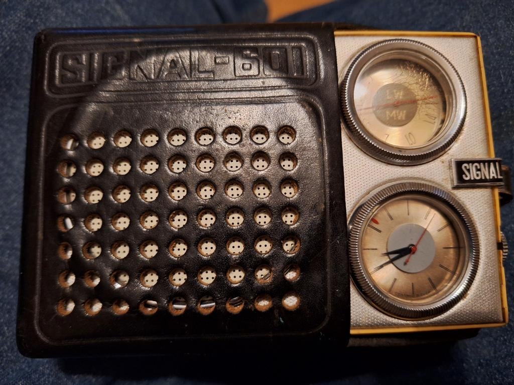 Russische Klokradio uit de jaren '60, Ophalen of Verzenden, Niet werkend, Radio