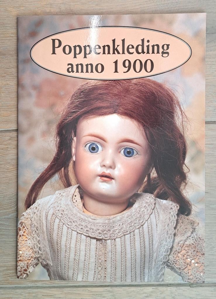 M. Wolters - Poppenkleding anno 1900, Ophalen of Verzenden, Zo goed als nieuw, M. Wolters