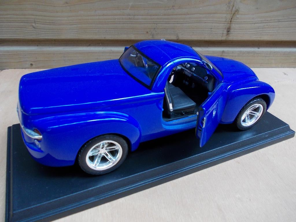 Maisto Chevrolet SS-R schaal 1:18, Ophalen of Verzenden, Zo goed als nieuw, Auto, Maisto