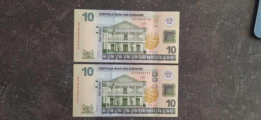 2x Suriname 10 Dollar 2019 UNC  GZ (Replacements) Opvolgend., Ophalen of Verzenden, Overige landen