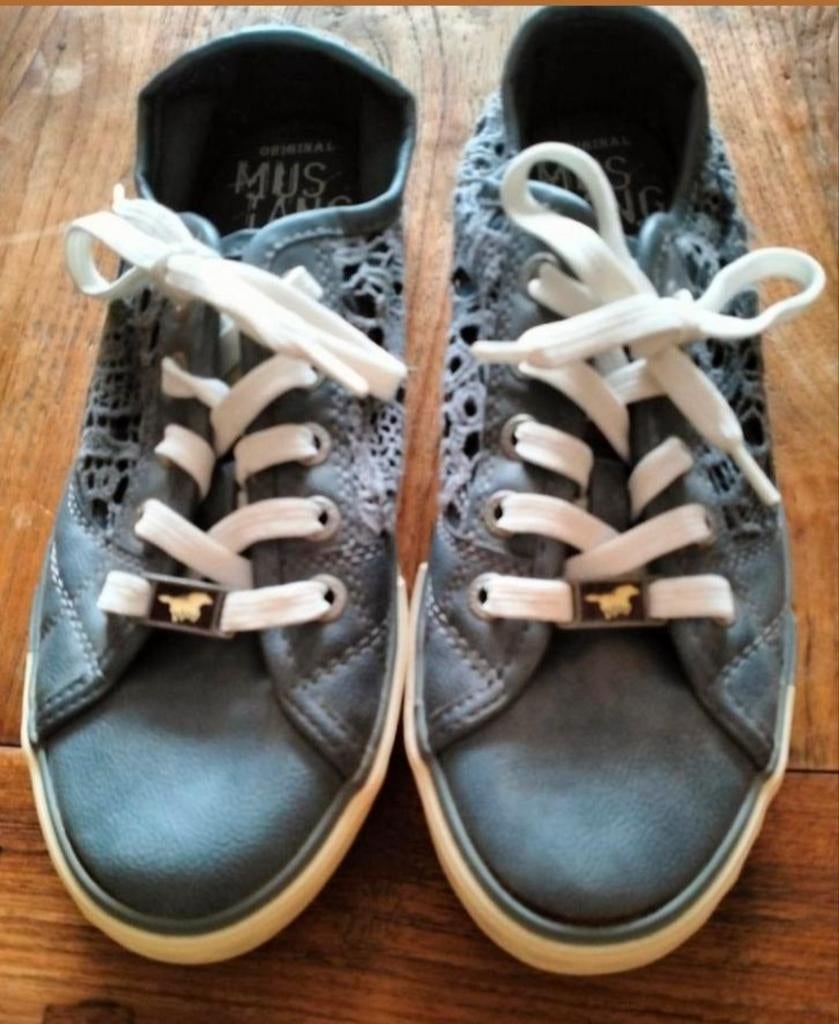 Mustang canvas sneakers met kant., Blauw, Ophalen of Verzenden, Mustang, Sneakers of Gympen