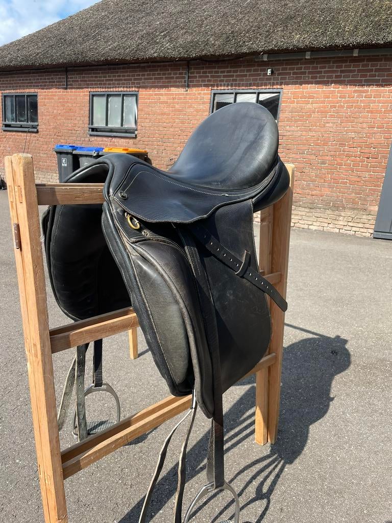 Mooi Ruiz Diaz dressuur 17,5 inch zadel te koop, Dieren en Toebehoren, Paarden en Pony's | Zadels, Ophalen, Gebruikt, Dressuur