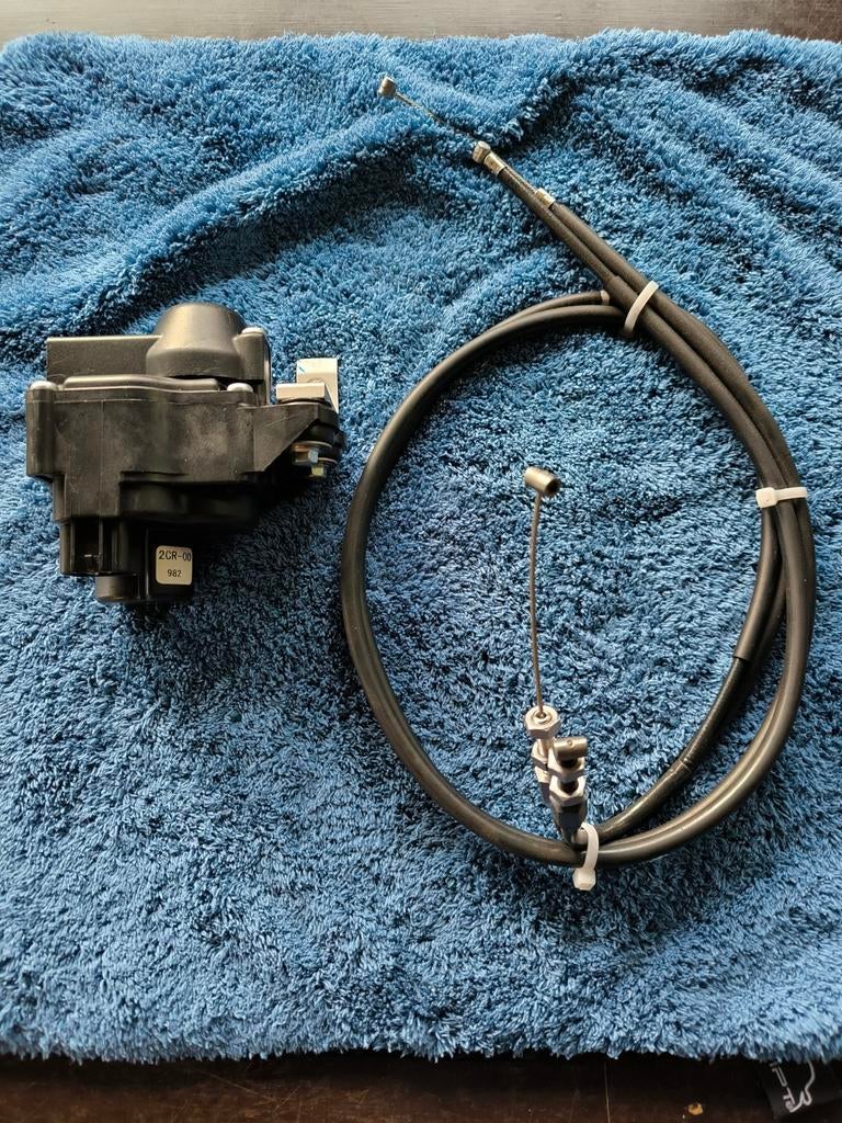 Originele Servo valve en kabels Yamaha R1 / M nieuw, Ophalen of Verzenden, Nieuw