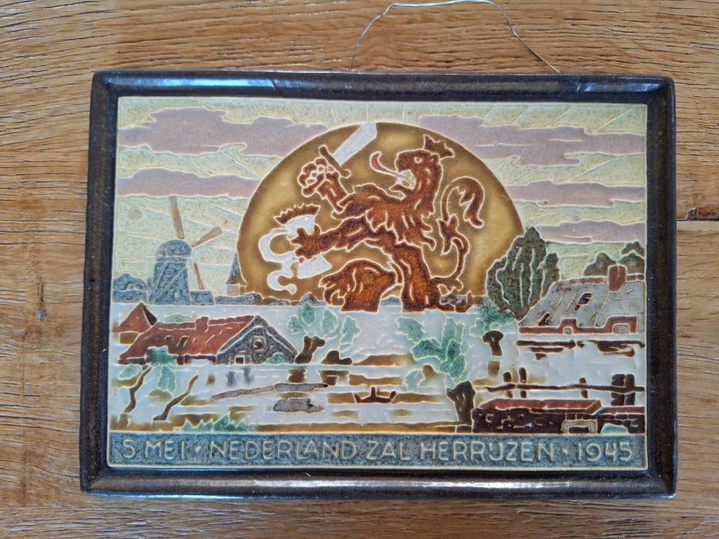 Delfts Blauw Cloisonné Tegel - Bevrijdingsdag 1945, Antiek en Kunst, Antiek | Wandborden en Tegels, Ophalen of Verzenden